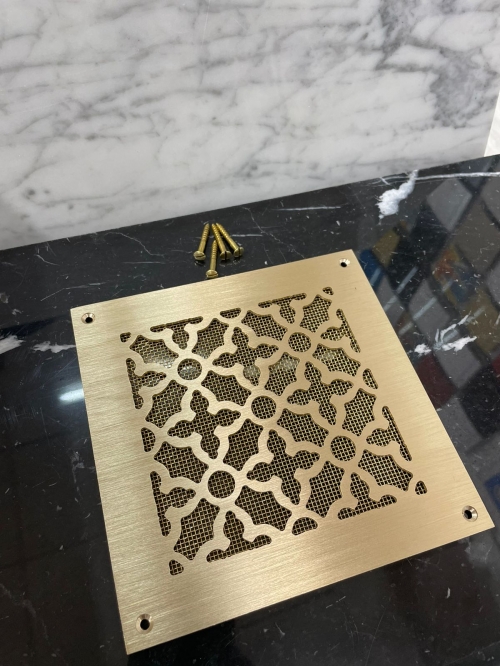 Латунная вентиляционная решетка шлифованная ЛР25 150×150